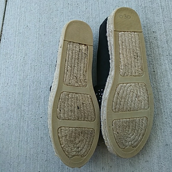 Brand New White Mountain studded slip-on shoes - Picture 4 of 4